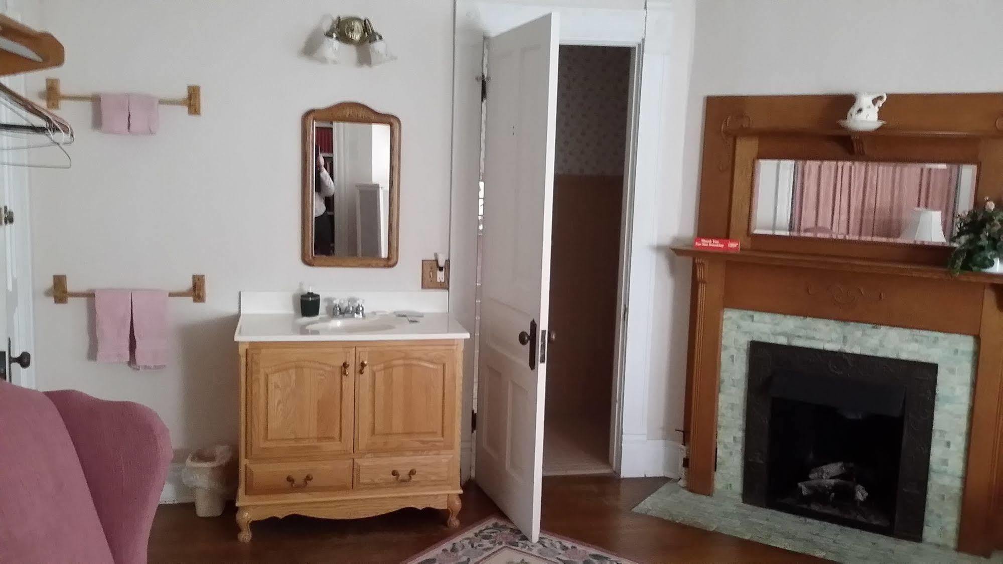 אטלנטיק Chestnut Charm Bed & Breakfast מראה חיצוני תמונה