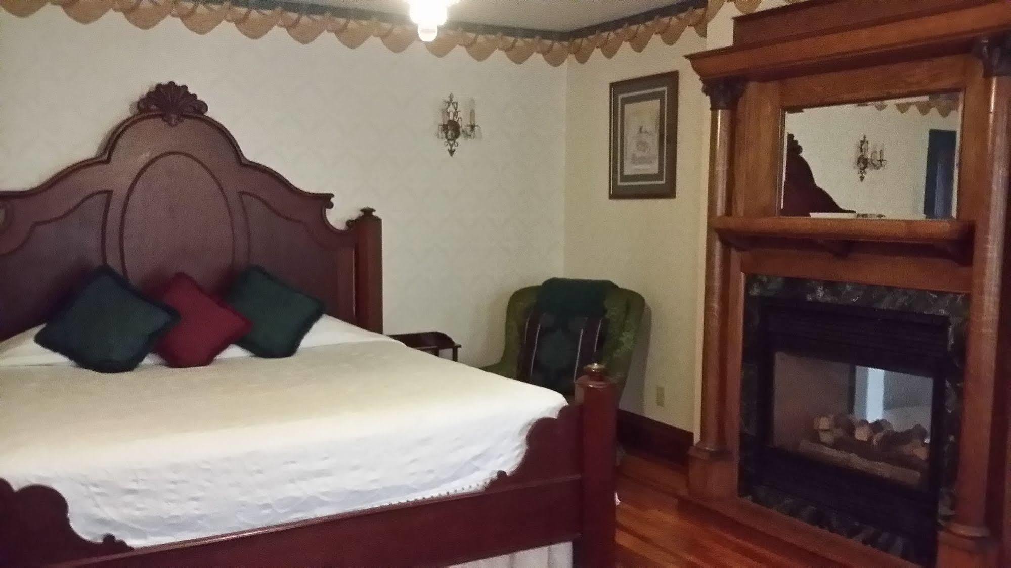 אטלנטיק Chestnut Charm Bed & Breakfast מראה חיצוני תמונה