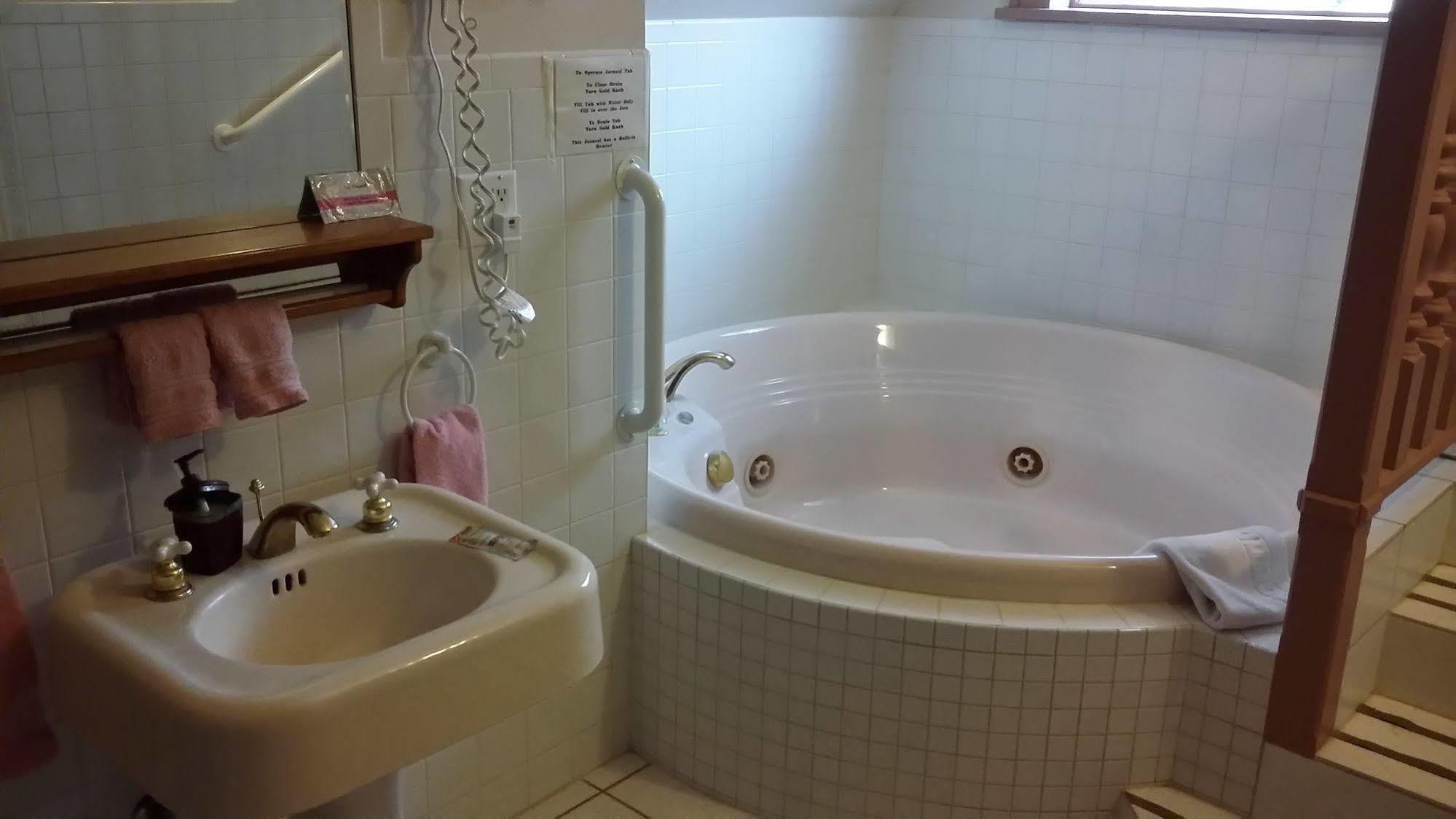אטלנטיק Chestnut Charm Bed & Breakfast מראה חיצוני תמונה